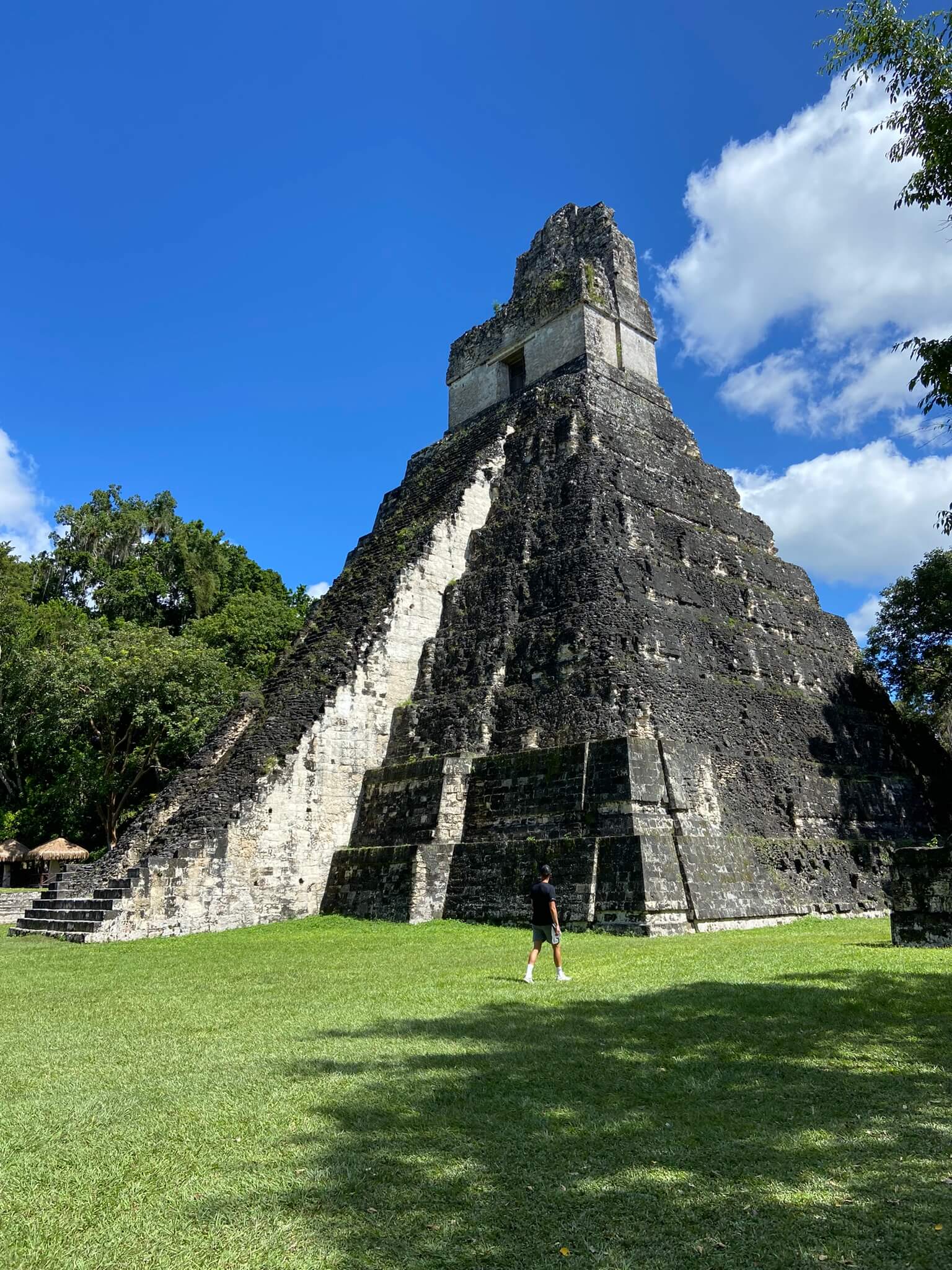 Eeuwenoude Maya tempel in Tikal